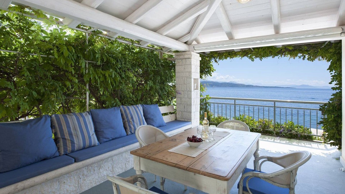 Katavolos Villa | Yellow house Upper Kaminaki Villas. Beachfront Villa On Kaminaki Beach, Corfu