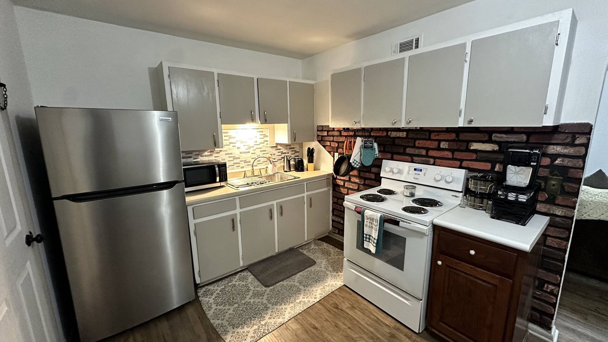 Tulsa House | Yellow House with the Red Door - 5 minute drive to Catoosa Hardrock Casino!