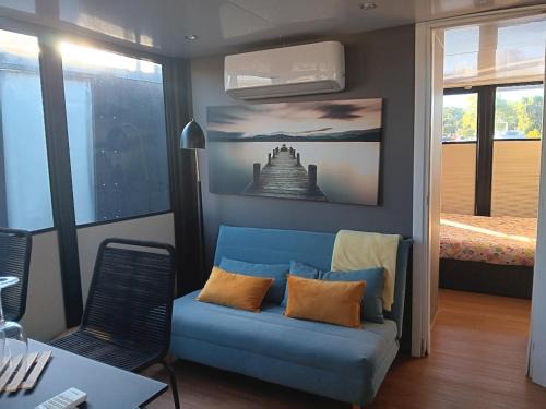 Quartiere XXIV Don Bosco Boat Rental | Yellow houseboat on Lake Maggiore