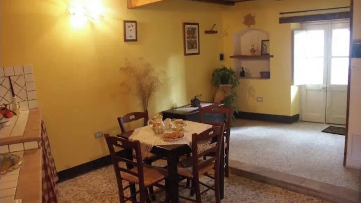 Francavilla di Sicilia House | Yellow house in Sicilian style