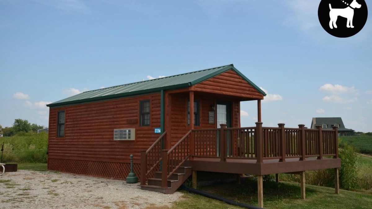 Moravia Cabin | Yellow Lab - Sleeps up to Three Adults