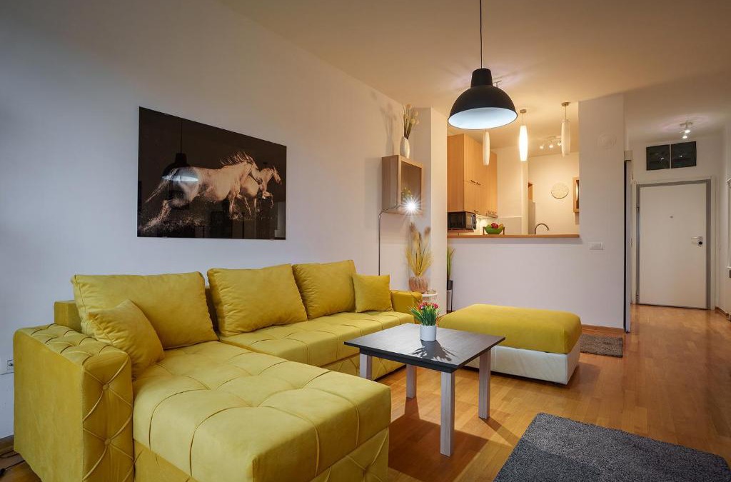 Novi Beograd Apartment | Yellow Lux apartment