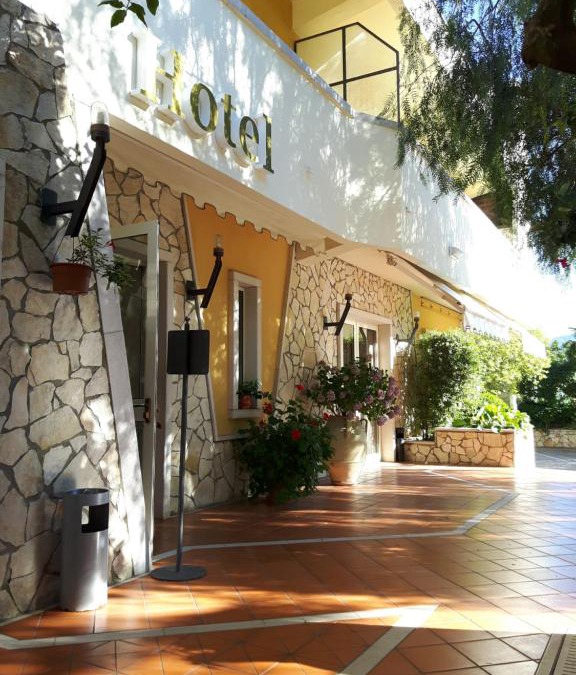 Forchia Hotel | Yellow Park Hotel