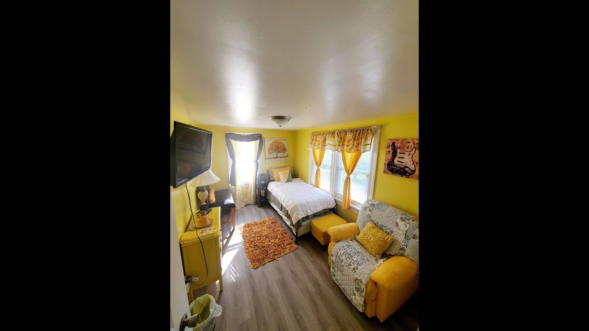 Dover House | Yellow Rm Dover- Del State, Bayhealth- Dov Base