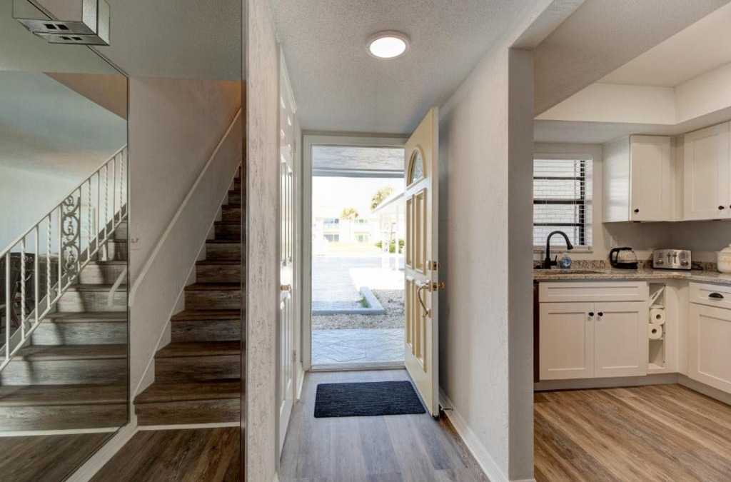 Southern Shores House | Yellow Sunshine Oceanfront Townhouse, Private Balcony