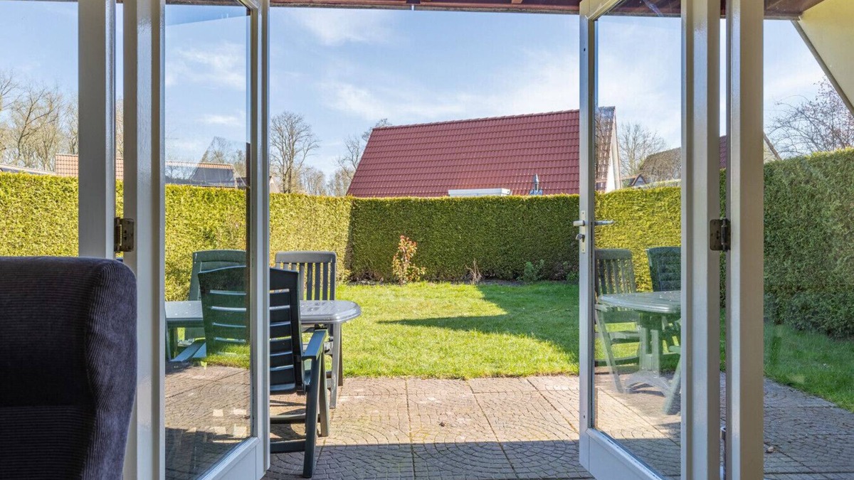 Zwiggelte House | Yellow Wagtail I Spacious Home with Surrounding Garden