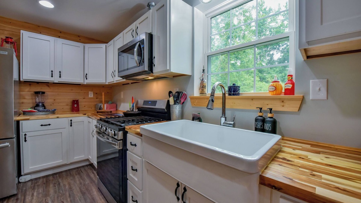Goodsprings Cabin | YellowCreek Cabin-A country Getaway 2-bdr cabin with AC, WiFi, Hunting, Fishing