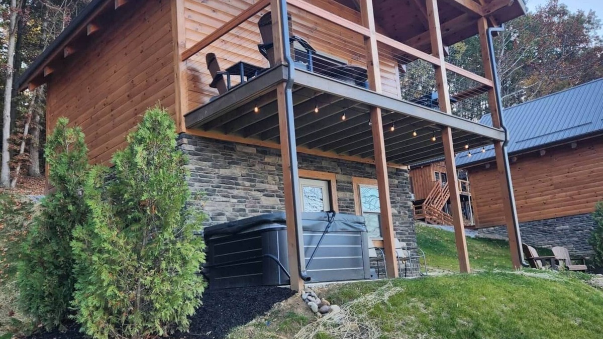 Scio Villa | Yellowstone/Hot Tub-Pet friendly-Lakeview -8 Person Lodge