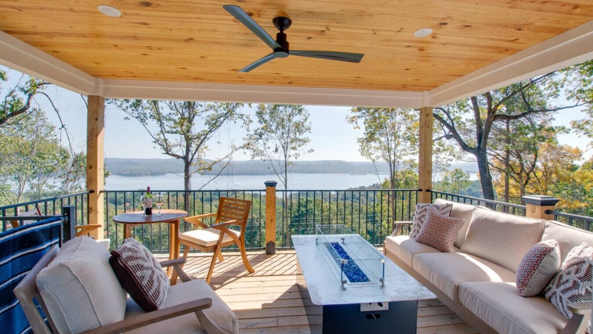 Groveoak Cabin | Yellowstone-Inspired Rustic Cabin with Lake Views, Hot Tub, and Western Charm