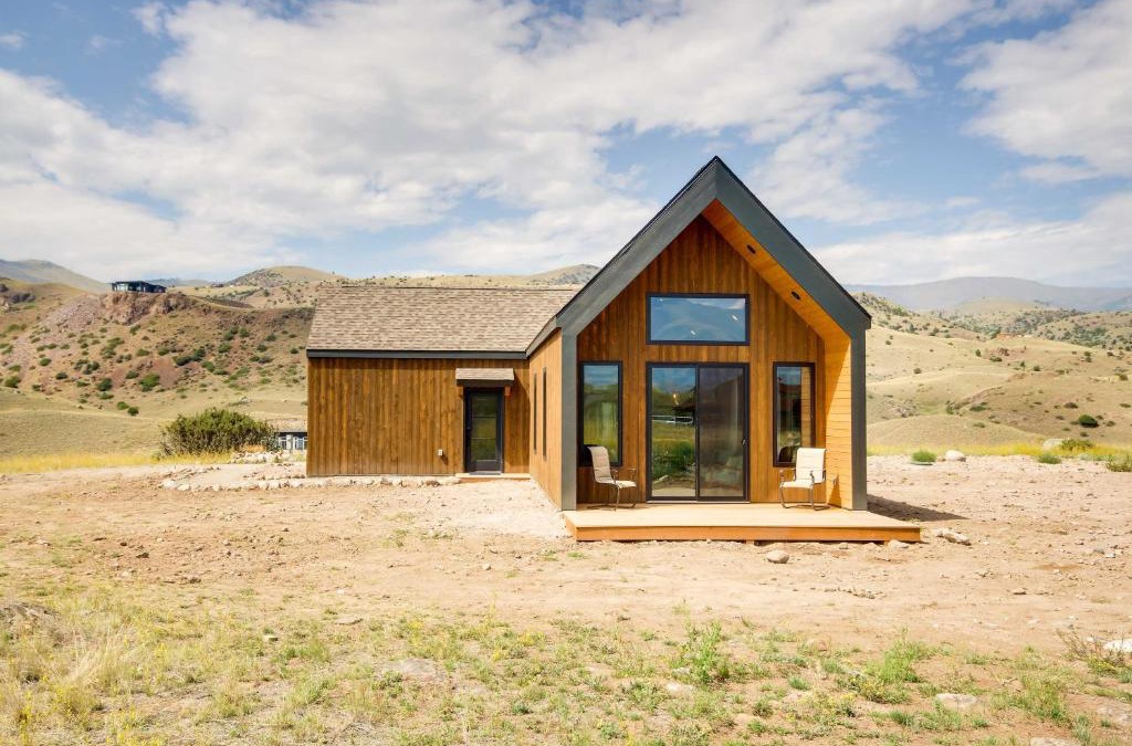 Emigrant House | Yellowstone Prairie Retreat 360 Mountain Views!