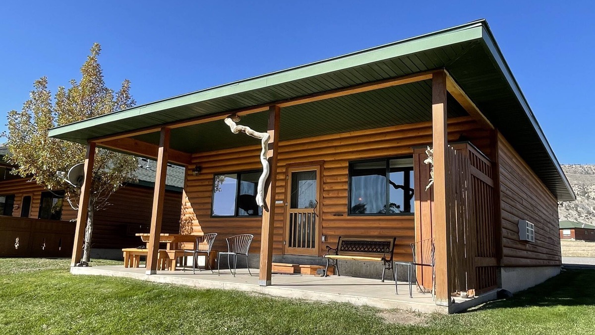 Gardiner House | Yellowstone Riverbend Cabin - Waterfront + Wildlife! 3 miles from Gardiner!