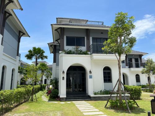 Van Don Villa | YenYen House & Villa