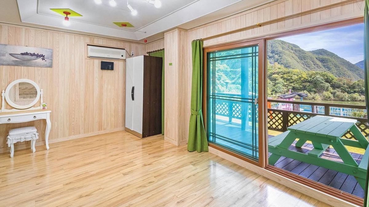 Yeongwol House | Yeongwol Gangeulpumeunsoo Pension