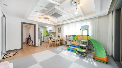 Dolsan-eup House | Yeosu Bebeolleh Pension