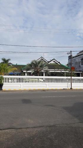 Bontang House | Yetelu Guest House