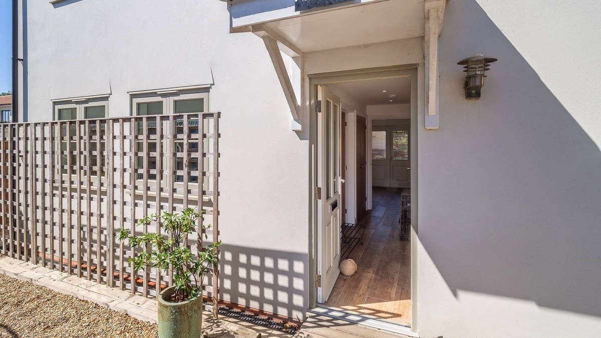 Westleton Apartment | Yew Tree Cottage is a modern eco-cottage