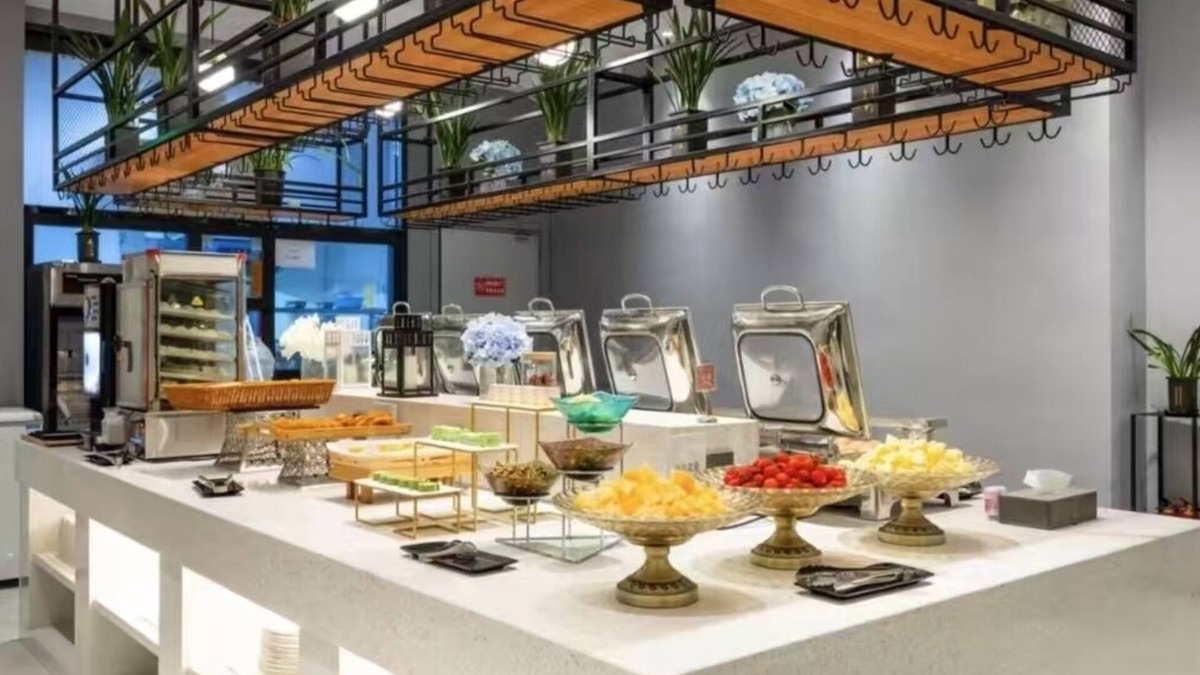 Donghu Qu Hotel | Yifeng hotel