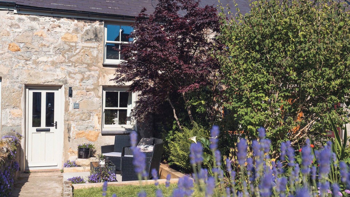 Trefor House | YNATA, pet friendly, character holiday cottage in Trefor