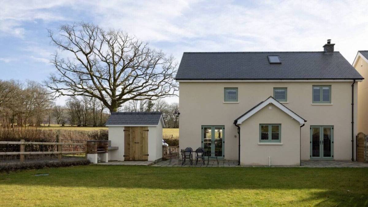 Llandovery Cottage | Ynyswen Barcud · Brecon Beacons Cottage with Stunning Country Views