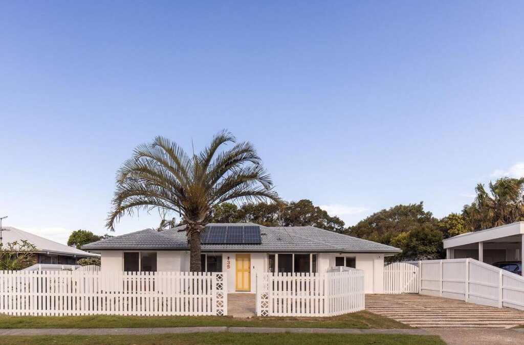 Bogangar House | Yo Caba Caba - Beach House with a Colourful Twist!