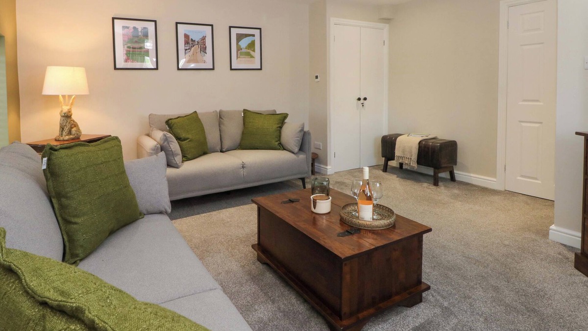 Whitchurch Cottage | YOCKING GATE MEWS, pet friendly, with a garden in Whitchurch