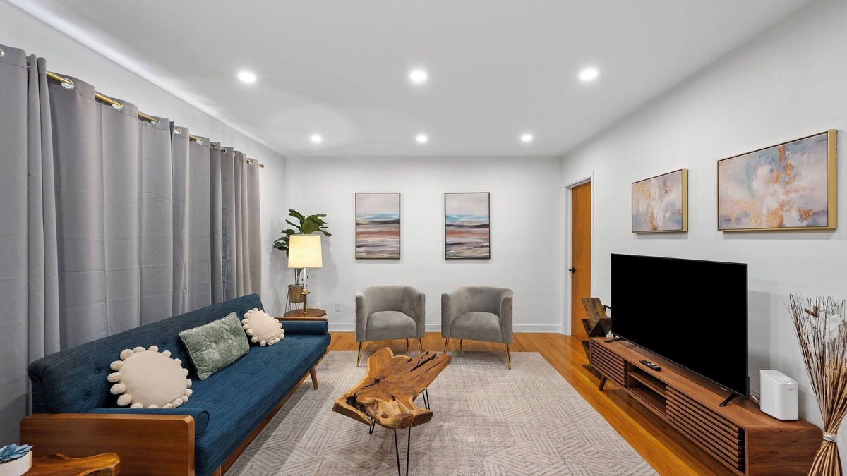 Rocky River House | “YOGA HOUSE” 4bed , 2 spa-like baths + 2x Yoga sunrooms! Hotel quality