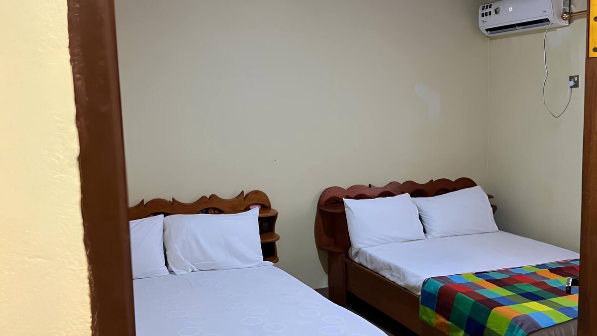 Lungi Apartment | YOGI HOMESTAY! NEAREST TO AIRPORT! Spacious 7-bedroom apartment with WIFI AC