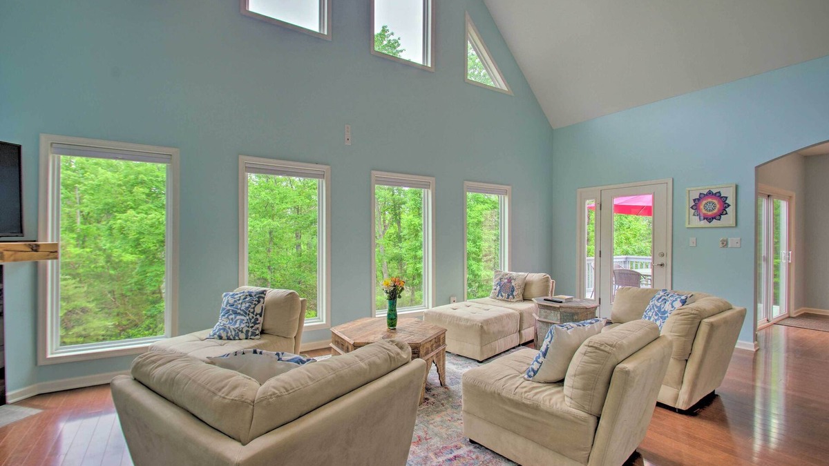 Buckingham House | Yogi’s Paradise w/Deck ~ 1 Mi to Yogaville!