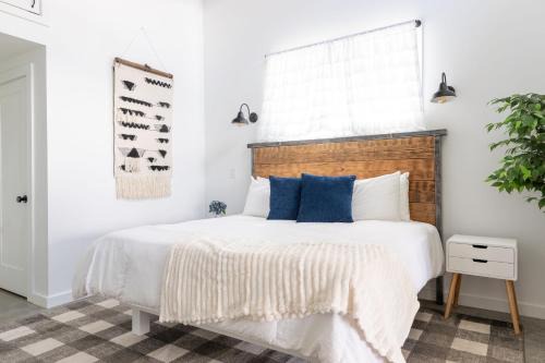 Cleveland House | Yonah View King Beds - Wine Country Bliss