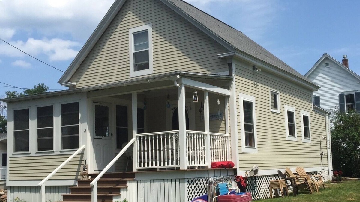 York Beach Cottage | York Beach Walk to Short Sands and York's Wild Kingdom