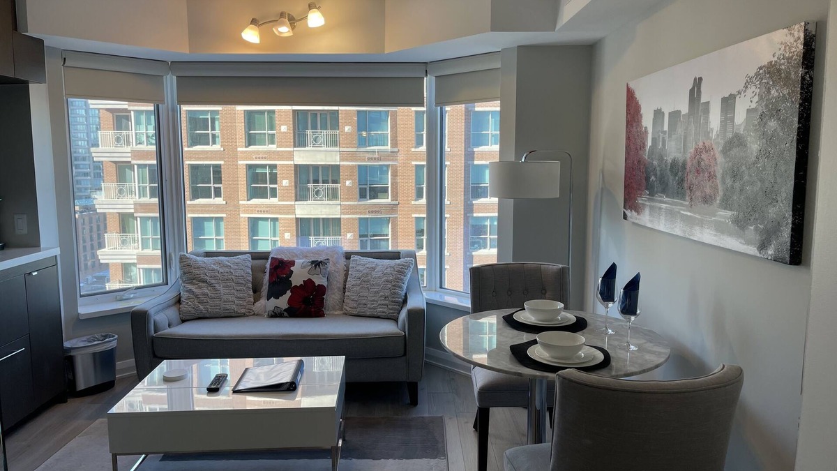 Bloor-Yorkville Apartment | Yorkville Plaza