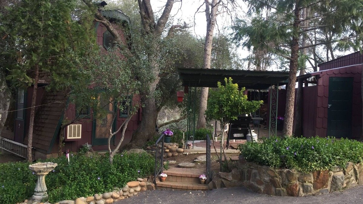 Oakhurst Cabin | Yosemite's Suite Retreat's "Gingerbread House, Perfect for 2!