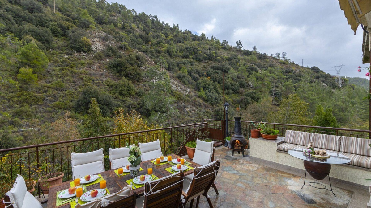 Kato Amiantos Villa | You and Your Family will love this Villa close to the beautiful town of Limassol