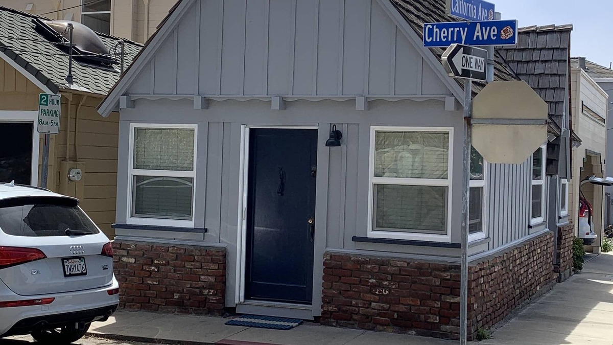 Capitola House | You are in the Heart of the Capitola Village! 16-092