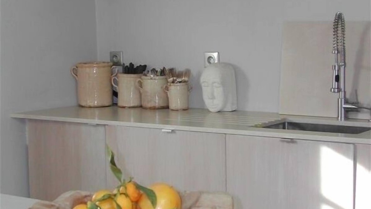 Aix-en-Provence Historic Centre Apartment | YOU CAN HAVE IT ALL ! A/C, BEST LOCATION, AMAZING VIEW, TERRACE,PARKING!