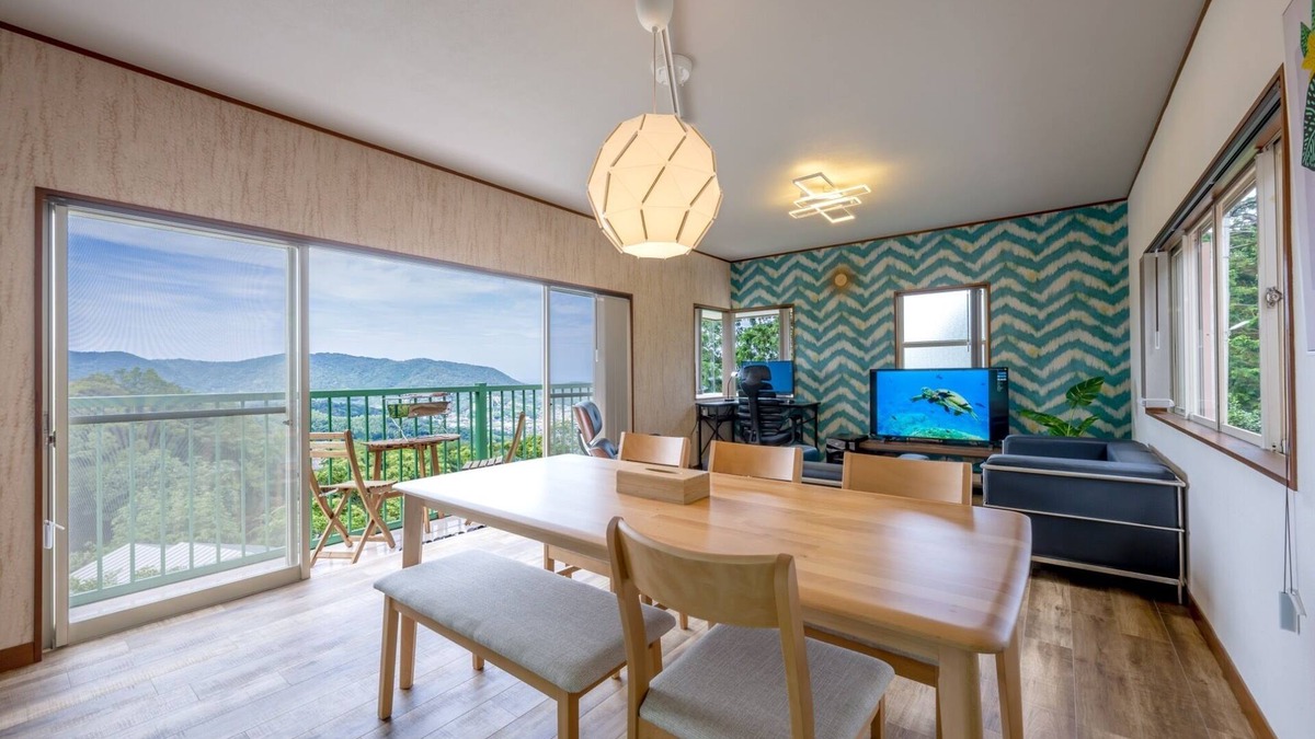 Usami House | You can see Usami Long Beach from the living room /Ito Shizuoka
