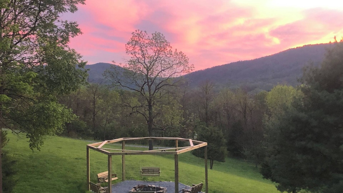 Mathias Cabin | You Can't Beat the Mountain Views from Sunset Ridge -Privacy and Seclusion!