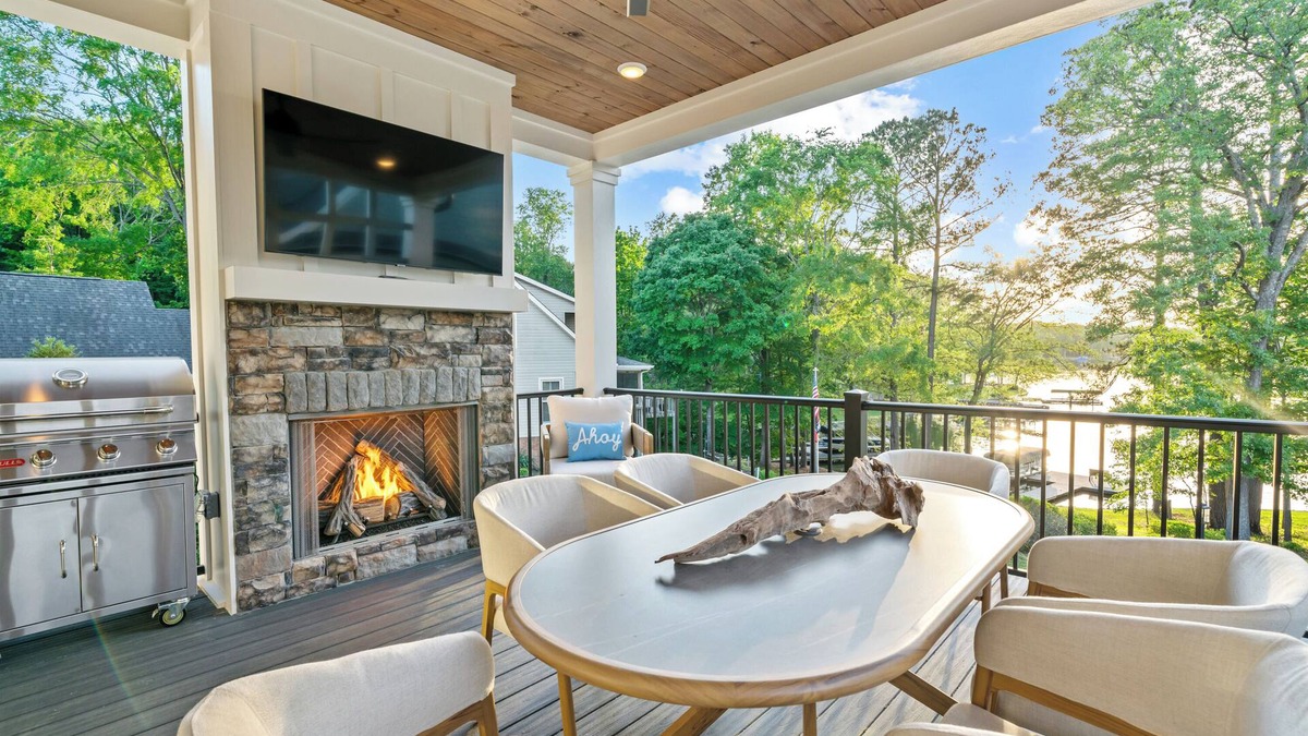Lake Oconee Cottage | You Take the Helm on this yacht on land at The Captains Quarters on Lake Oconee.