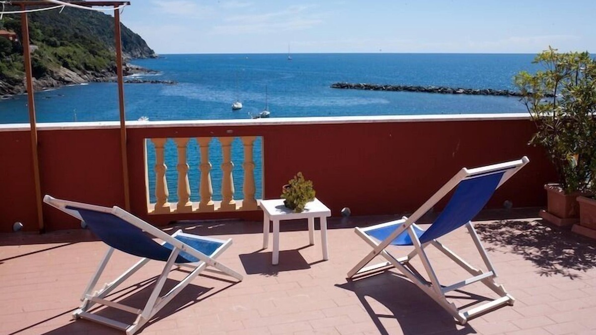 Sestri Levante Apartment | You will be like on the deck of a ship in the Bay of Silence.