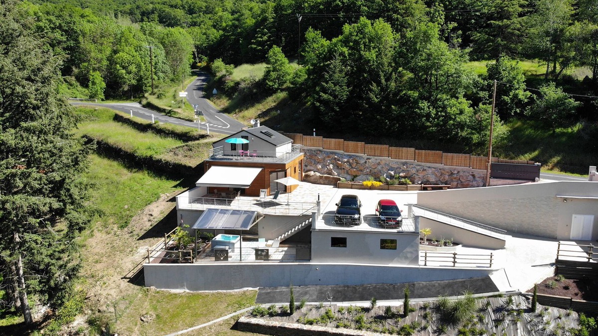 Saint-Beauzely House | You will be pleasantly surprised by the idyllic setting of this renovated site.