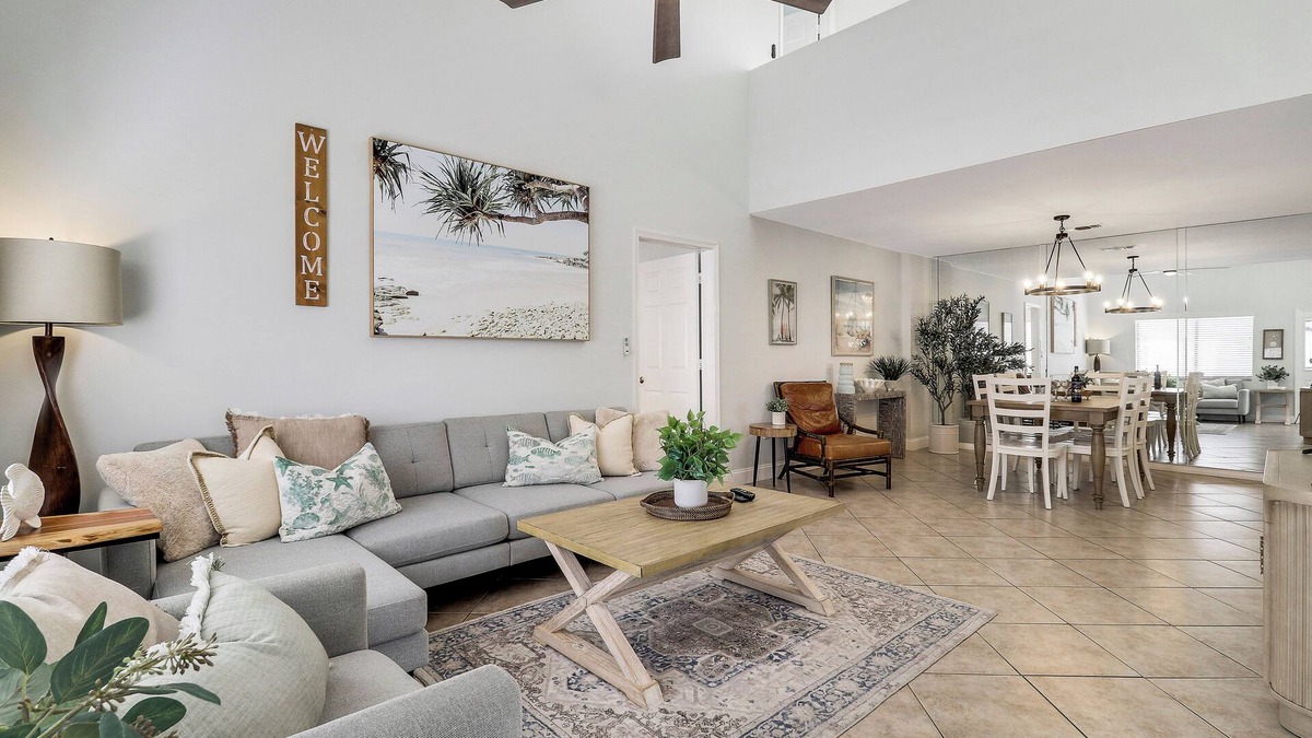 Bella Vista Condo | You will love it here! - large 2 story Condo, 3 min walk from beach