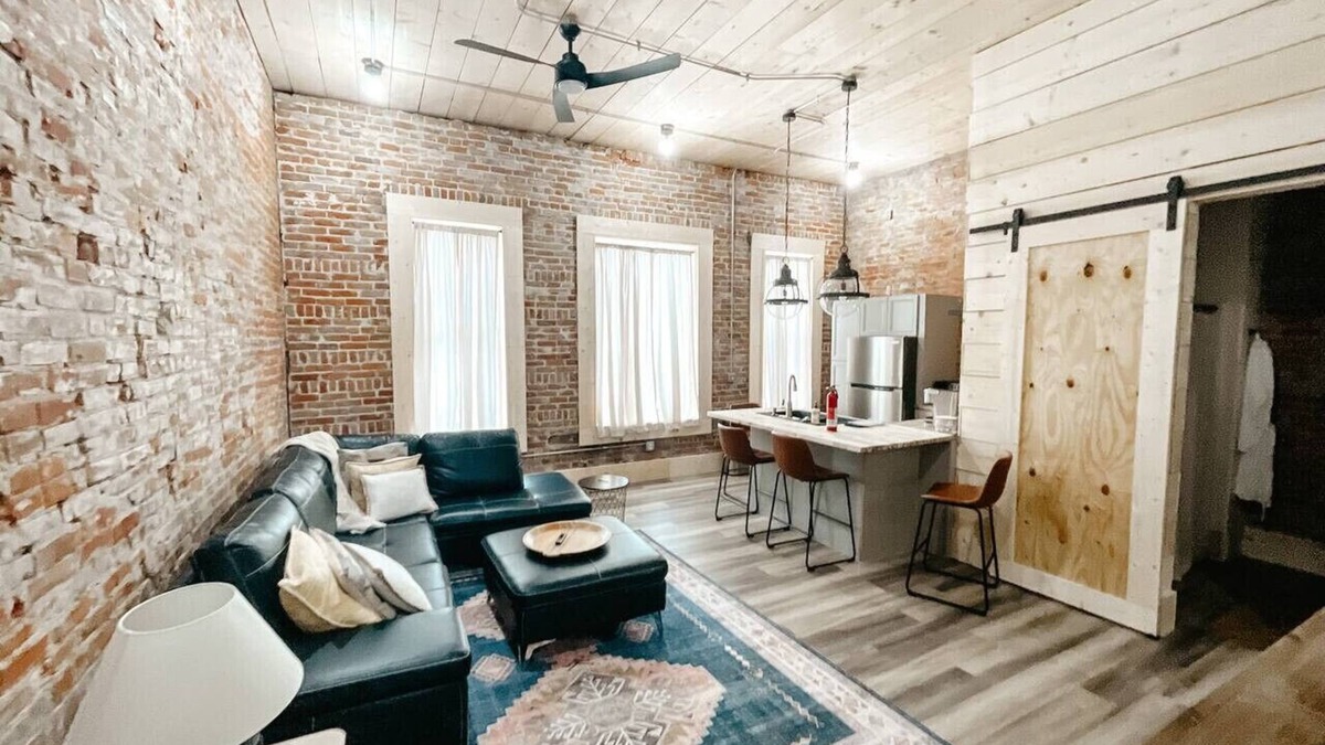 Maryville Apartment | You won't find anything like this within 100 miles!