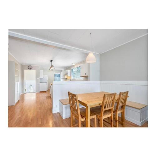Youbou House | Youbou Lakefront Getaway Relax And Unwind