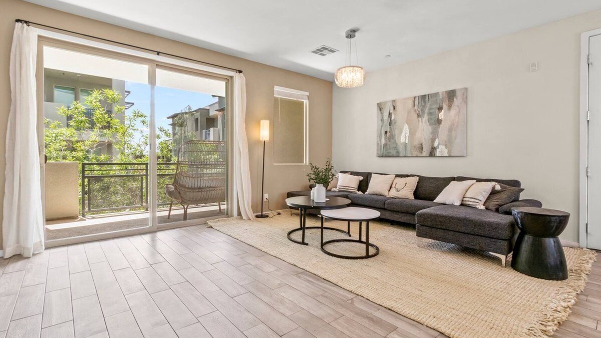 Summerlin South House | Youdids Luxury modern style townhouse in Summerlin