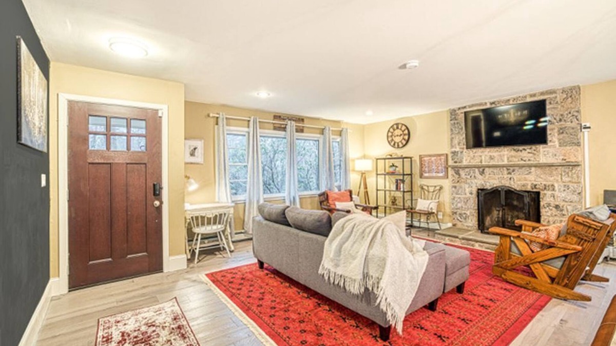 North Stamford House | Your 5 Star Luxury CountryHome Getaway/w Brand New 7 Seater Hot Tub!