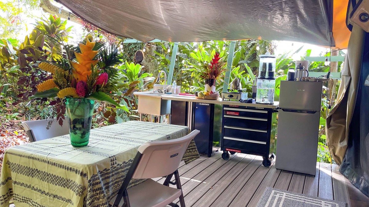 Kealakekua Cabin | Your adobe among the trees