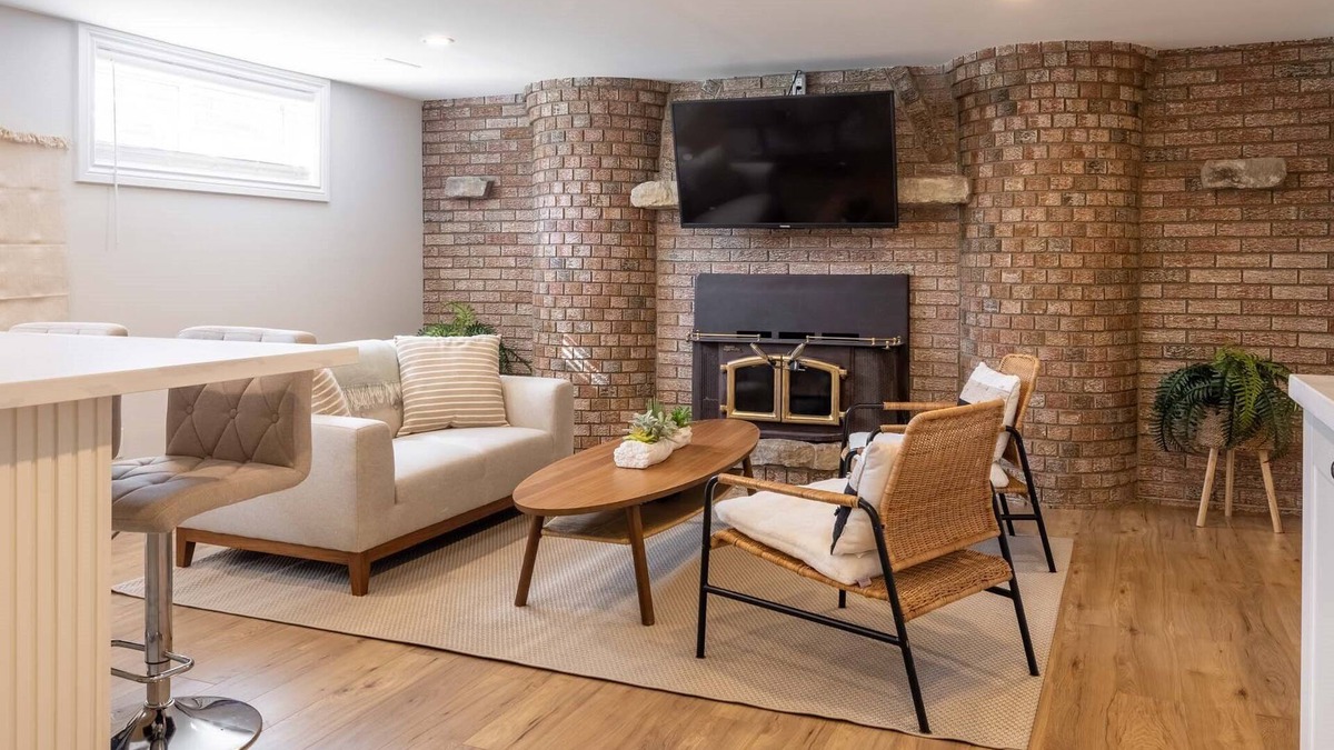 Amherstburg House | Your Amherstburg Oasis
