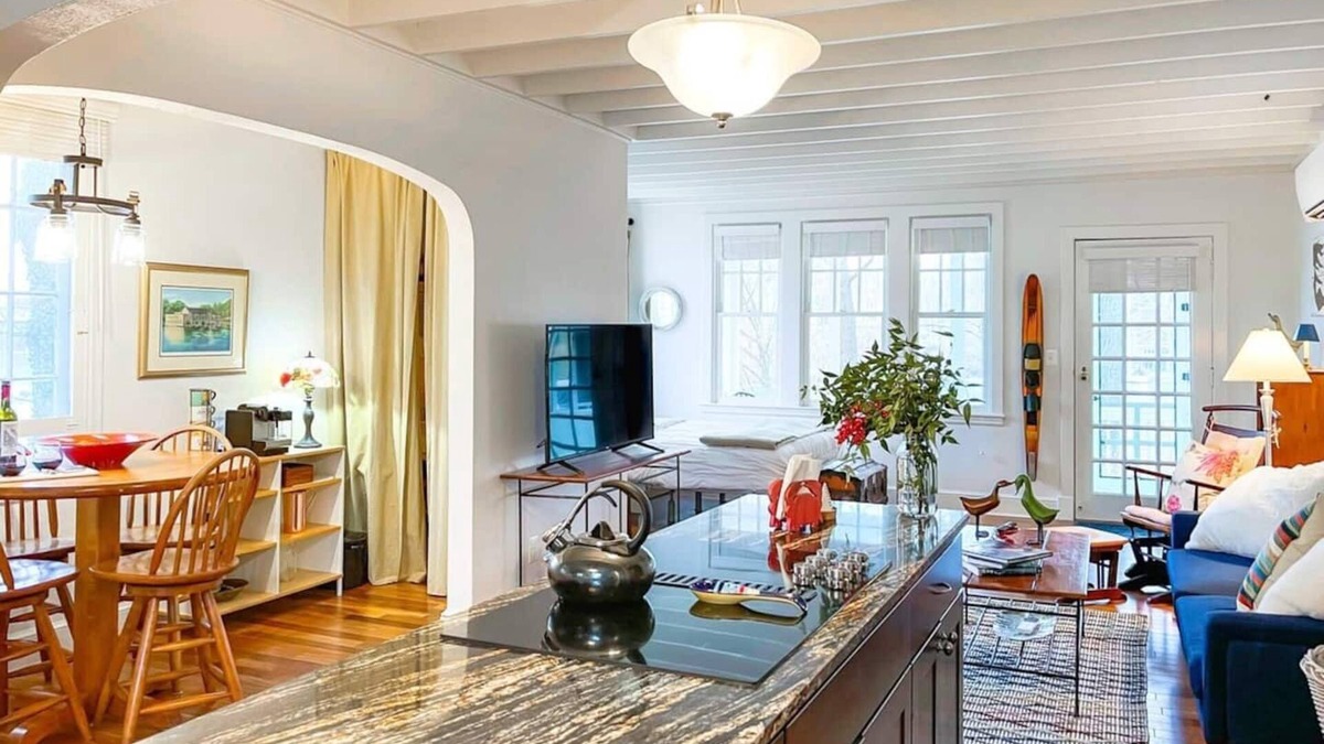 West Annapolis Cottage | Your Annapolis Waterfront retreat - a short walk to Navy Football Home Games