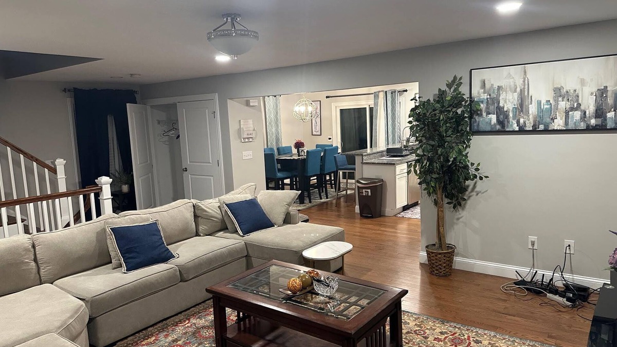 Worcester House | Your comfort vacation stays in Worcester, MA I Whole house l 3beds 2.5baths I