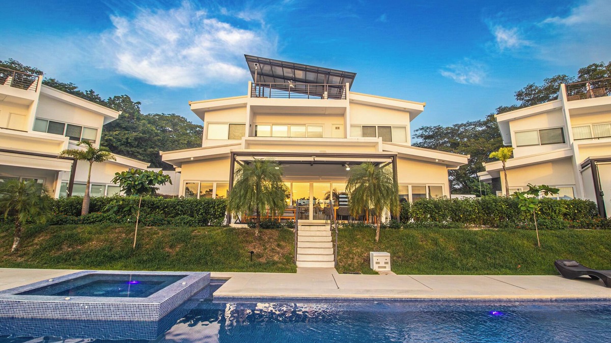 Rio Seco Villa | Your Costa Rican escape, steps from the beach. Surf paradise close to Tamarindo